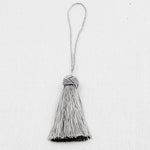pompons franges decoration maison beige gris blanc bleu marine noir tissu élégant