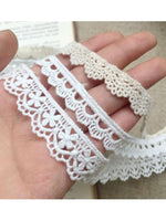 ruban dentelle blanche fleurs motif floral opacité classique