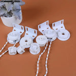accessoires rideau blanc moderne intégré stores enrouleurs disques fixation chaîne blancs lisses