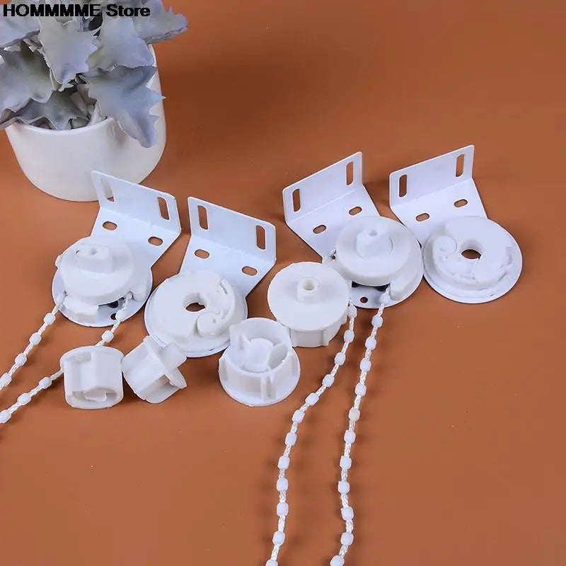 accessoires rideau blanc moderne intégré stores enrouleurs disques fixation chaîne blancs lisses