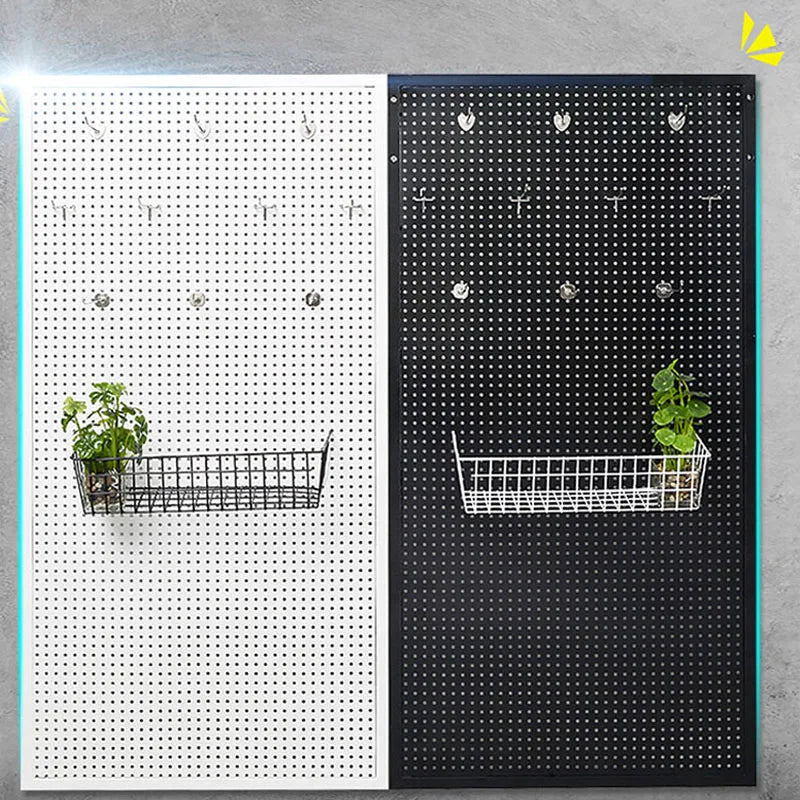 panneau perforé moderne clips paniers métalliques bleu orange gris noir blanc