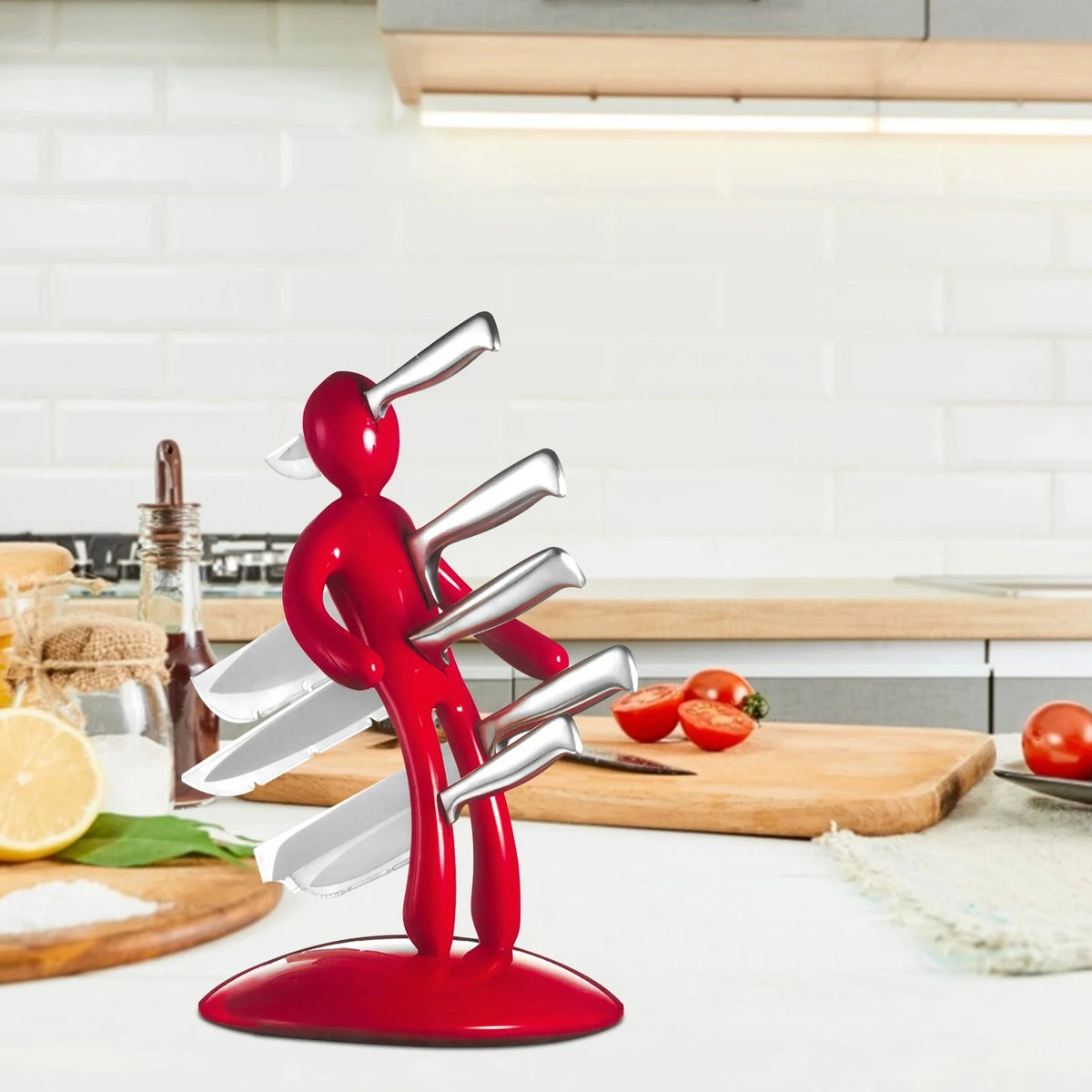 Porte-couteau humanoïde dans une cuisine moderne avec espace optimisé