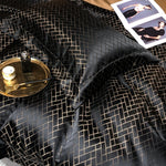 Parure de lit noire en taille Roi avec accessoires de décoration