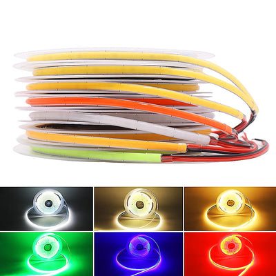Bande LED COB flexible multicolore allumée dans un salon moderne
