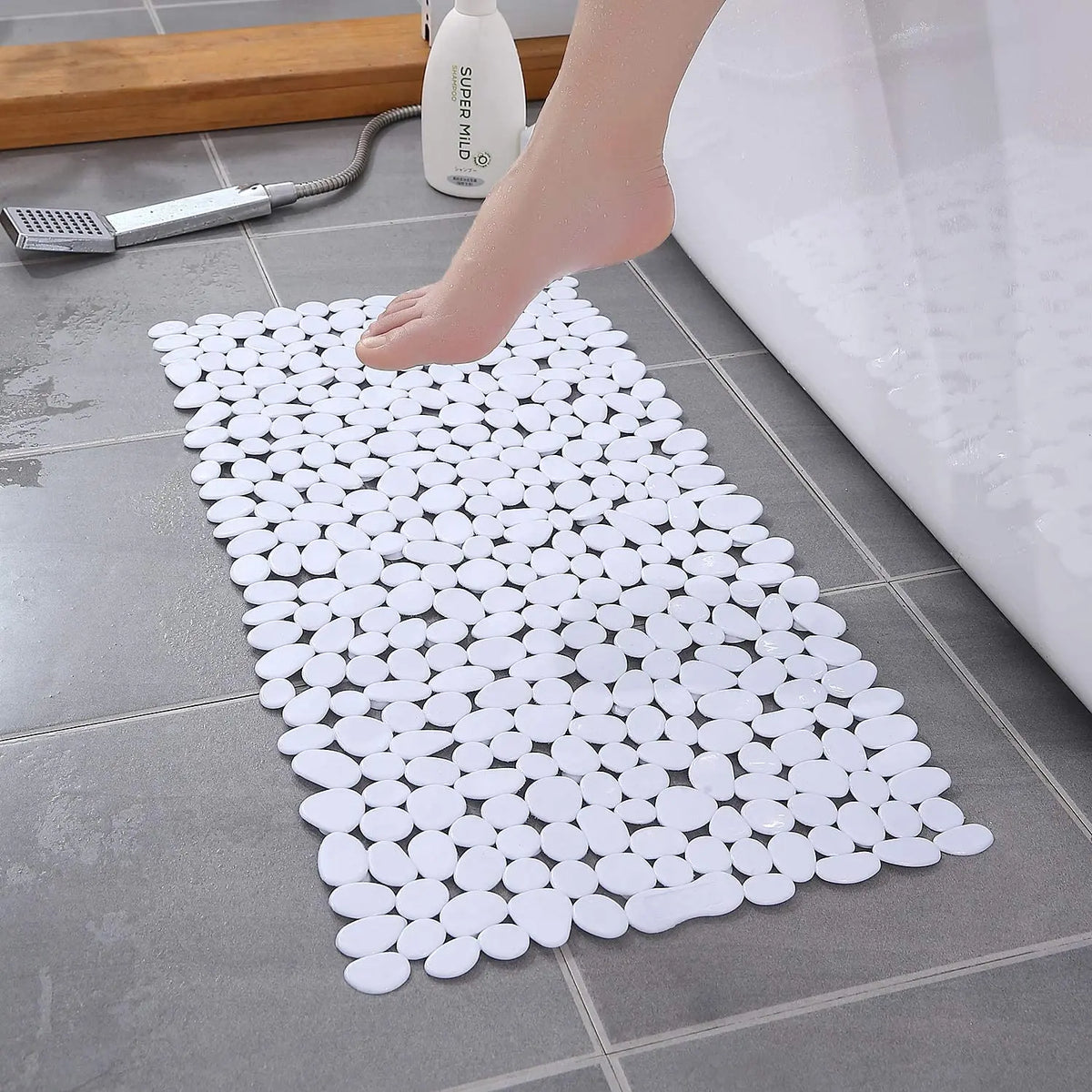 tapis bain moderne transparent adhésif antidérapant sécurité salle bain pvc respectueux environnement blanc noir