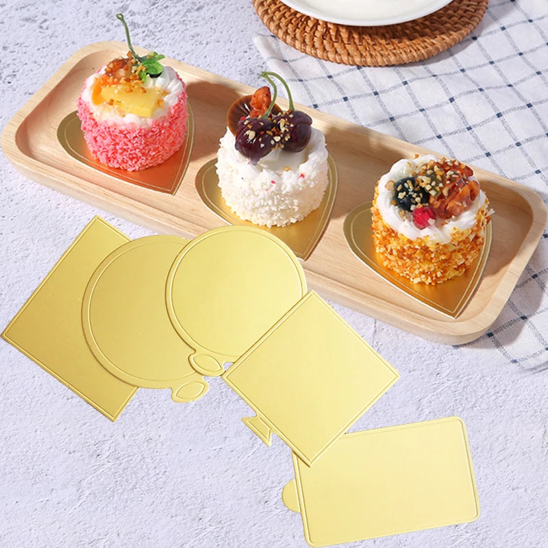 support présentation dessert carton doré blanc formes géométriques socle pâtisserie moderne décoratif recyclable