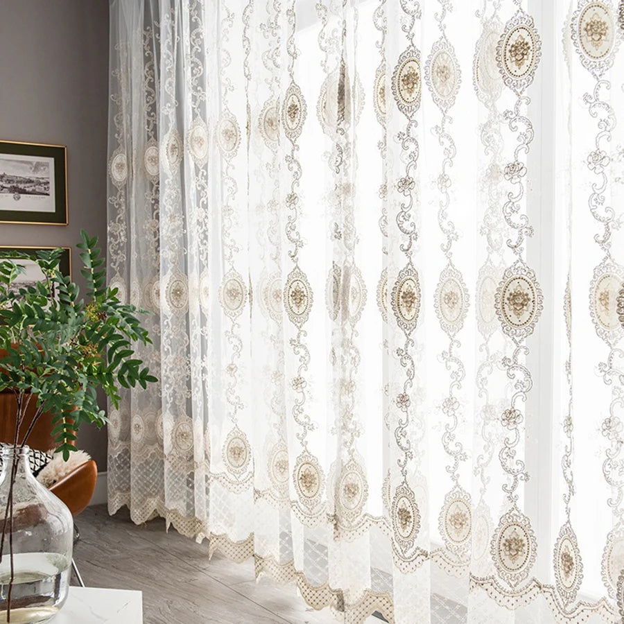 rideau tulle brodé fleur doré élégant transparent fenêtre beige classiquehôtel maison