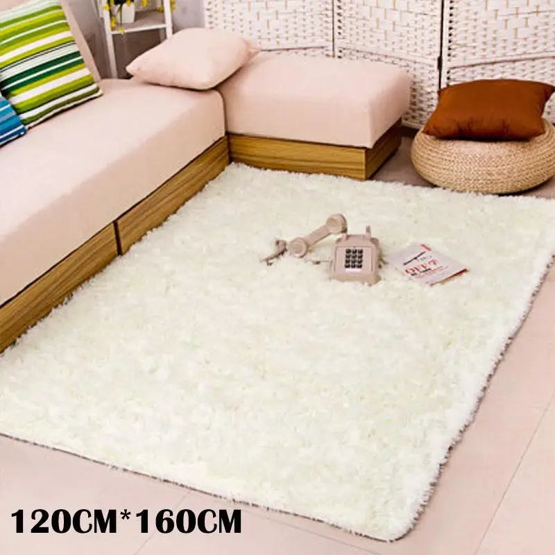 tapis moderne doux uni beige clair rose pâle bleu clair bordure fleurs noires 160cm