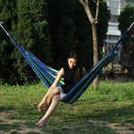 hamac rayures horizontales bleu rouge simple rustique sac rangement cordelettes suspension