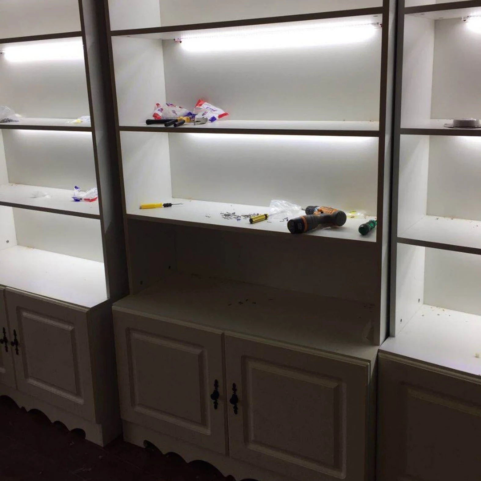 Comparaison des couleurs blanc chaud et blanc pour bande LED