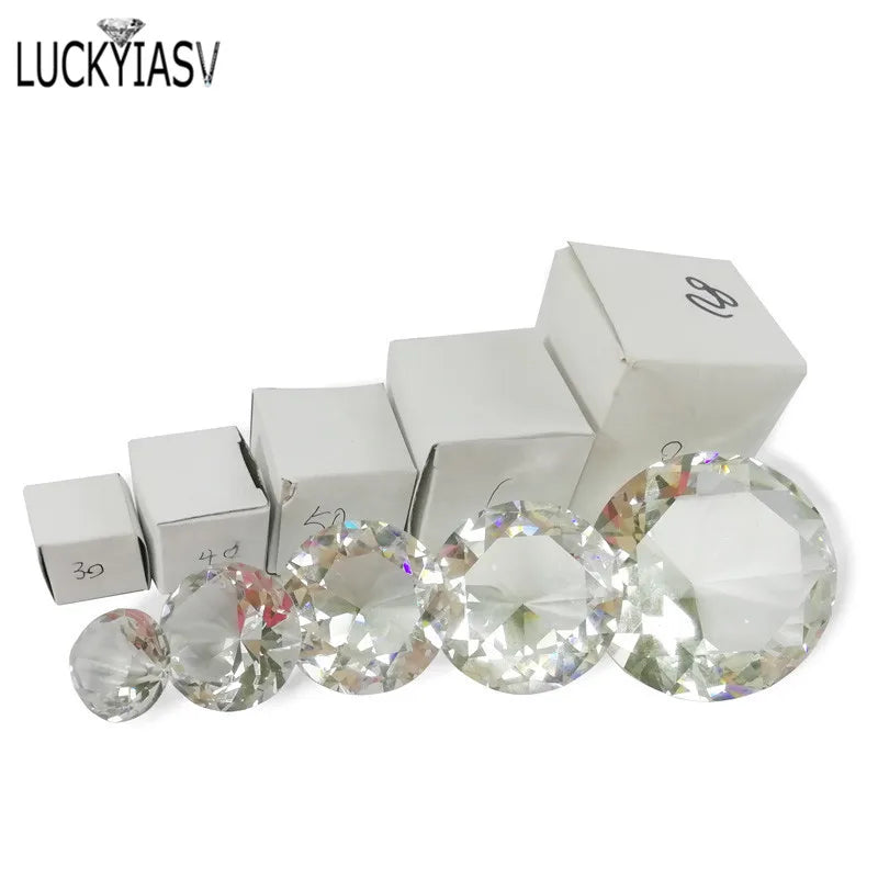 Presse-papier diamant verre sur bureau