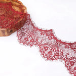 tissu dentelle fleurs franges rose pâle blanc noir vert rouge violet gris classique