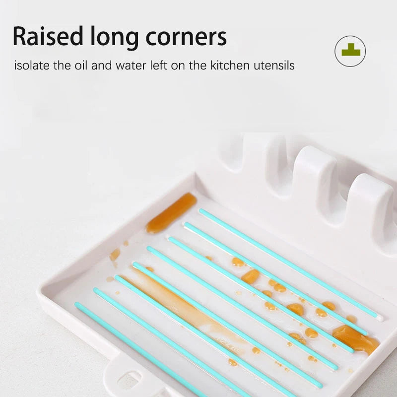 Porte-cuillères en plastique alimentaire avec différents ustensiles de cuisine