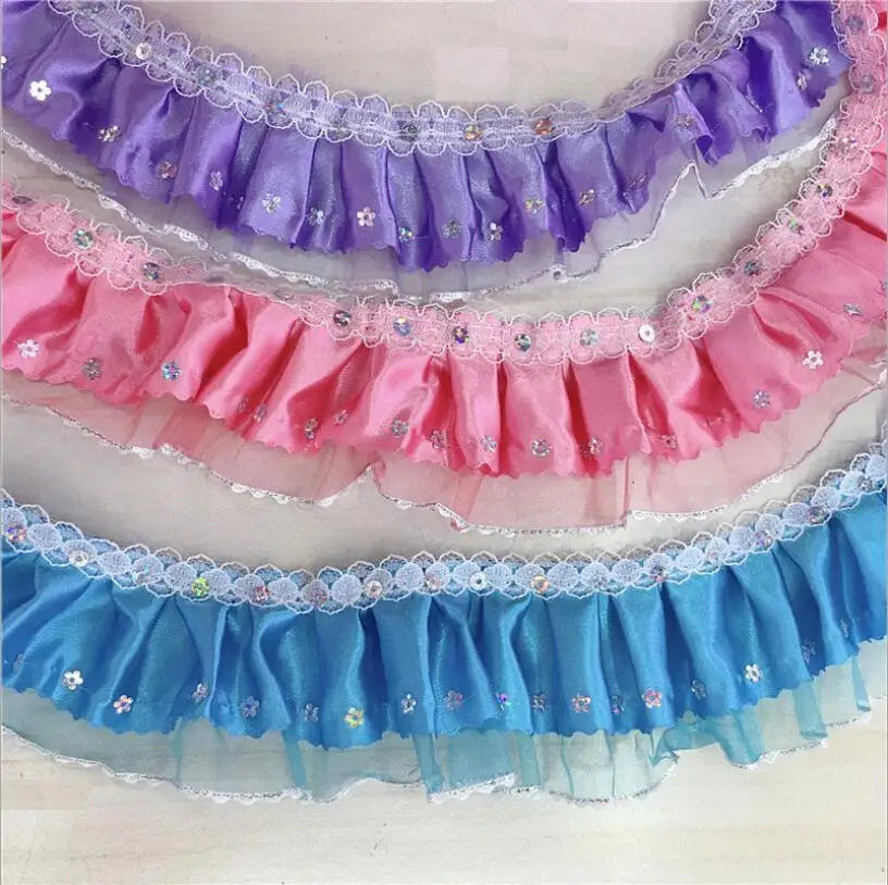 rubans plissés bordure dentelée motifs floraux violet rose bleu festif décoration tissu polyester nylonOpaque