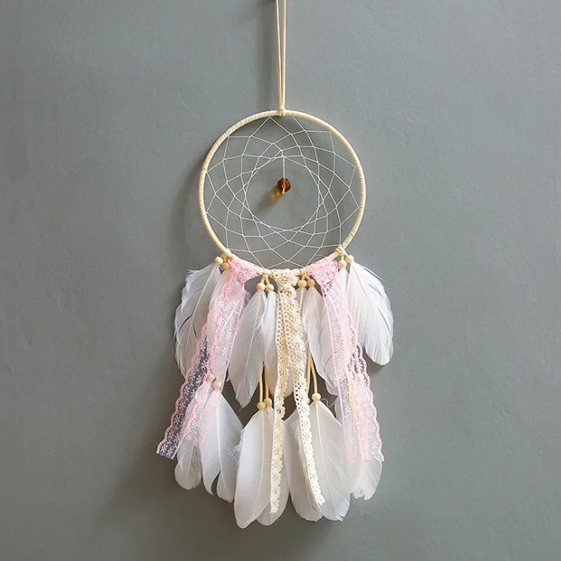attrape rêves bleu clair gris plumes wicker boho chic chaines métalliques ornemental suspension décoration