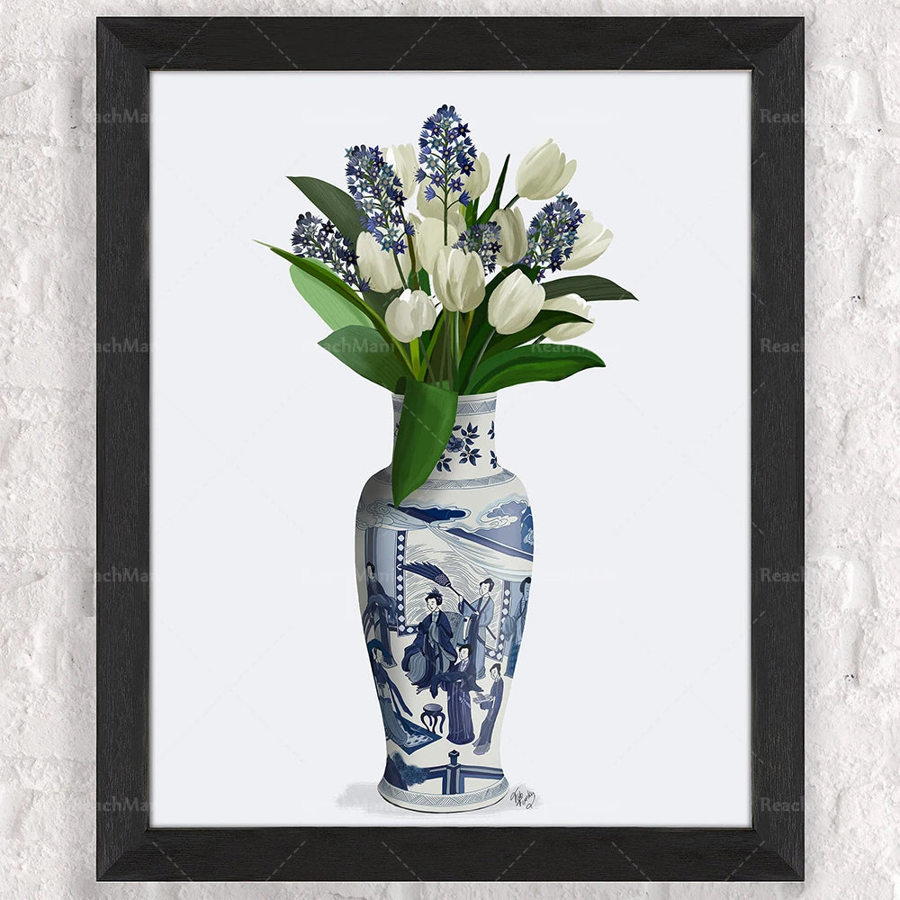 Le bouquet de fleurs blanches et bleues dans un élégant vase en porcelaine.