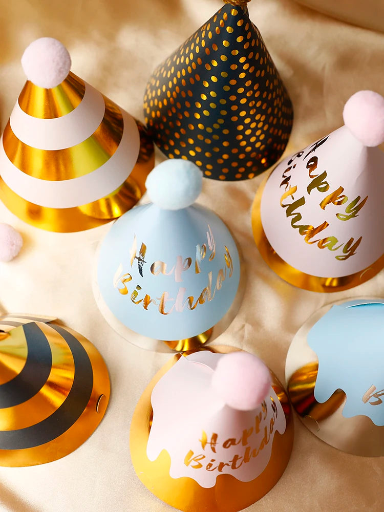 chapeaux fête anniversaire or bleu marine rayures pois dorés happy birthday moderne festif