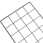 panneau decoratif grille metallique noir blanc minimaliste deco mur photo affiche supportobjetartificialflowersboulesrouges