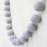 collier créatif coloré boules feutre rouge blanc gris beige jaune anniversaire noël mariage