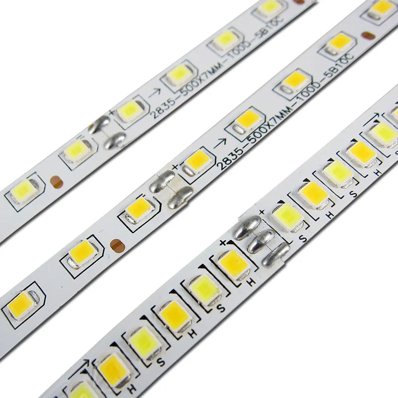 Installation de bande LED sur moulure de plafond