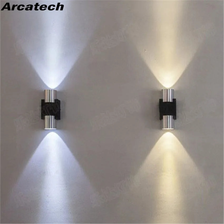 applique murale led moderne noire fixée mur vis câbles chambre coucher salon
