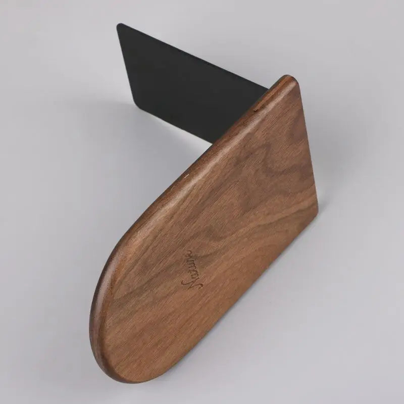 Détail du serre-livres en bois et fer pour décoration intérieure