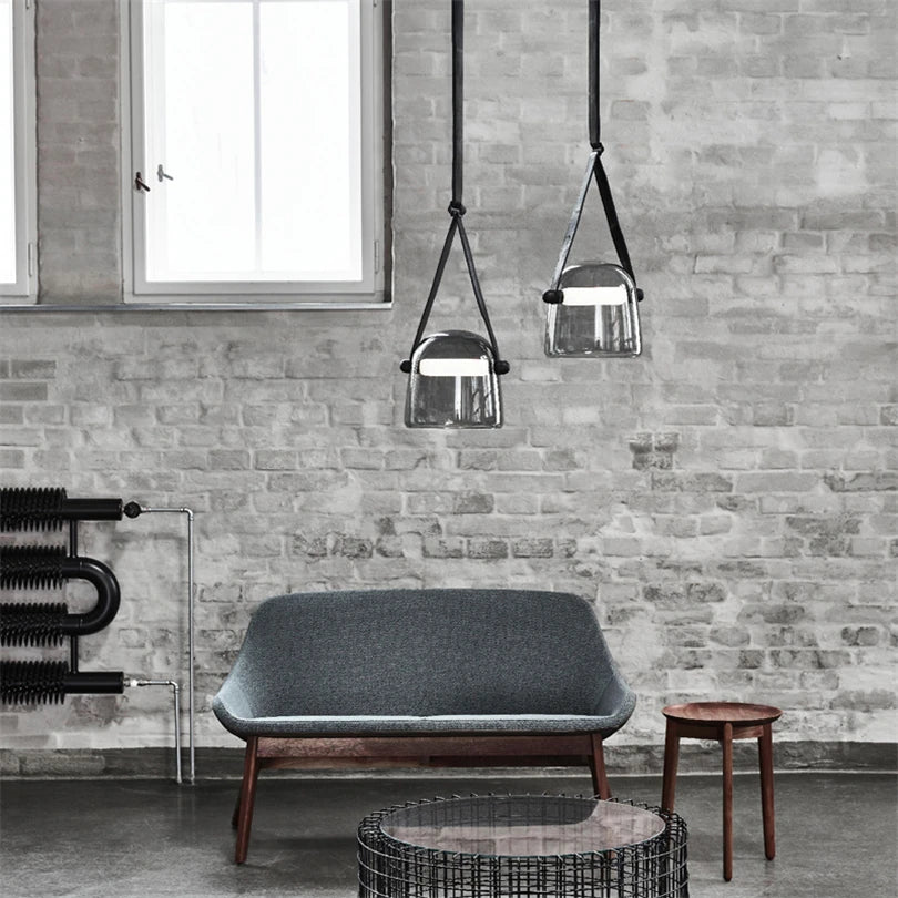 lampe suspendue moderne minimaliste noir gris transparent brillante chaîne métallique câble électrique chambre salon