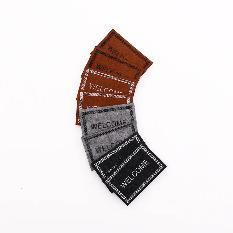 tapis d'entrée marron gris rose motif géométrique adhésif classique