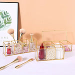 boîte maquillage transparente blanches roses moderne élégante brosse bouteille rouge rangement cosmétiques