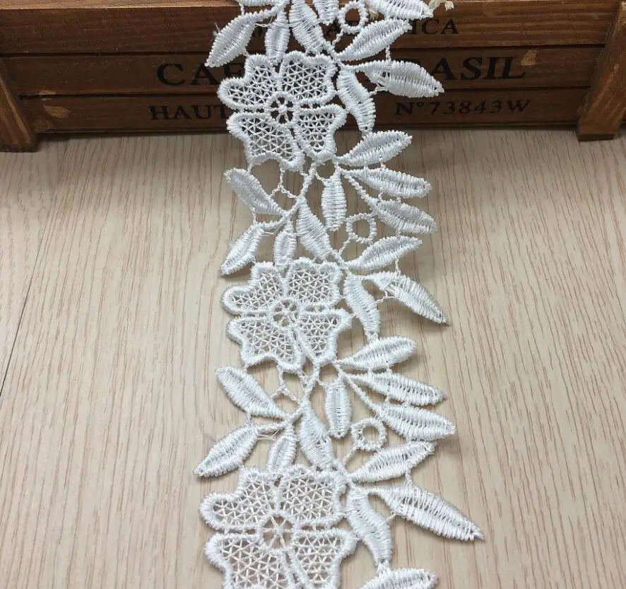ruban dentelle noir blanc fleurs feuilles classique élégant 100 polyester soluble eau écologique bricolage