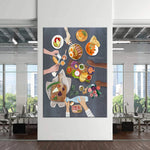 Représentation visuelle de différents plats et ingrédients alimentaires disposés sur une table en bois sombre, avec des fenêtres offrant une vue sur un paysage urbain en arrière-plan.