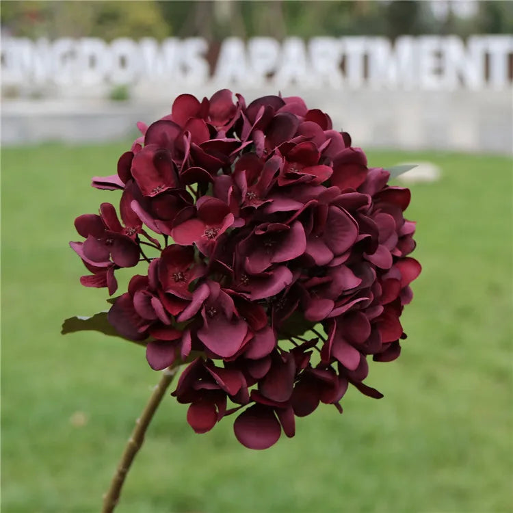 bouquet fleurs artificielles hortensia rouge vert moderne décoration intérieure mariage anniversaire baby shower