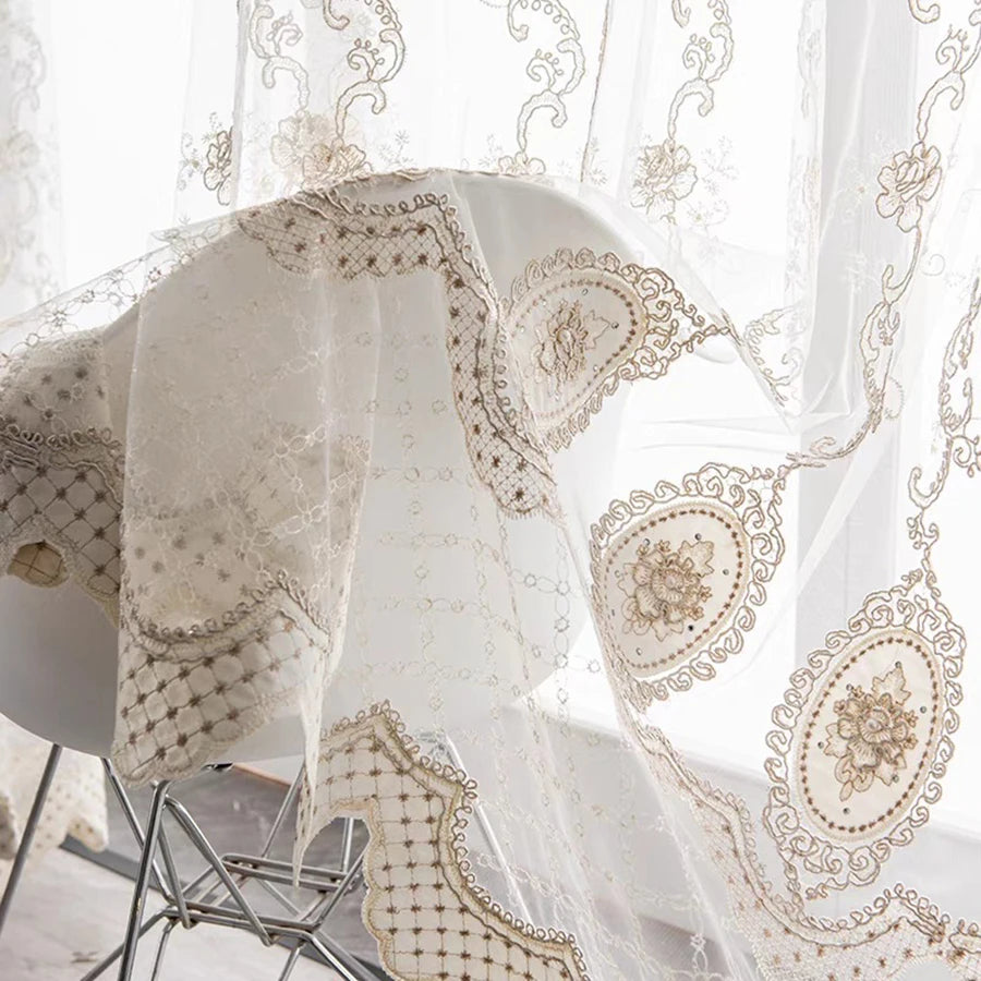 rideau tulle brodé fleur doré élégant transparent fenêtre beige classiquehôtel maison