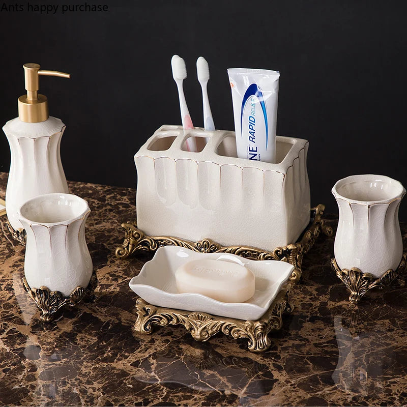 ensemble salle bain blanc doré classique cérémonial distributeur savon tasse buvant support savon porte
