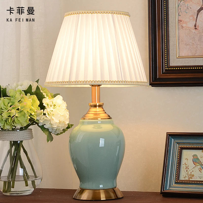 Lampe de chevet verte dans un salon moderne