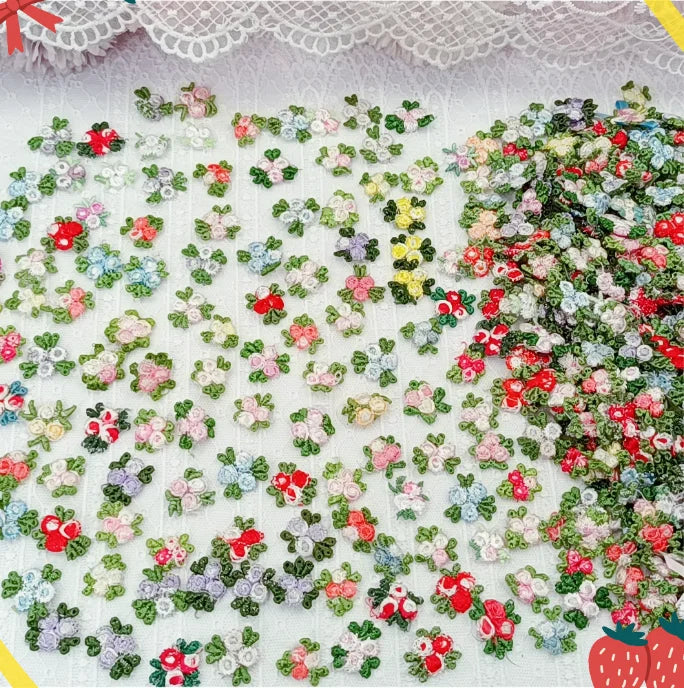 broderies dentelle fleurs simples vert rose blanc traditionnelles couture femmes
