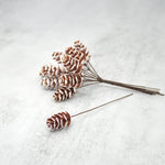 Décoration de mariage avec pommes de pin artificielles