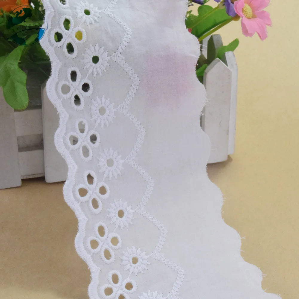 dentelle coton blanc 8cm largeur motifs floraux bordure ondulée semi transparente