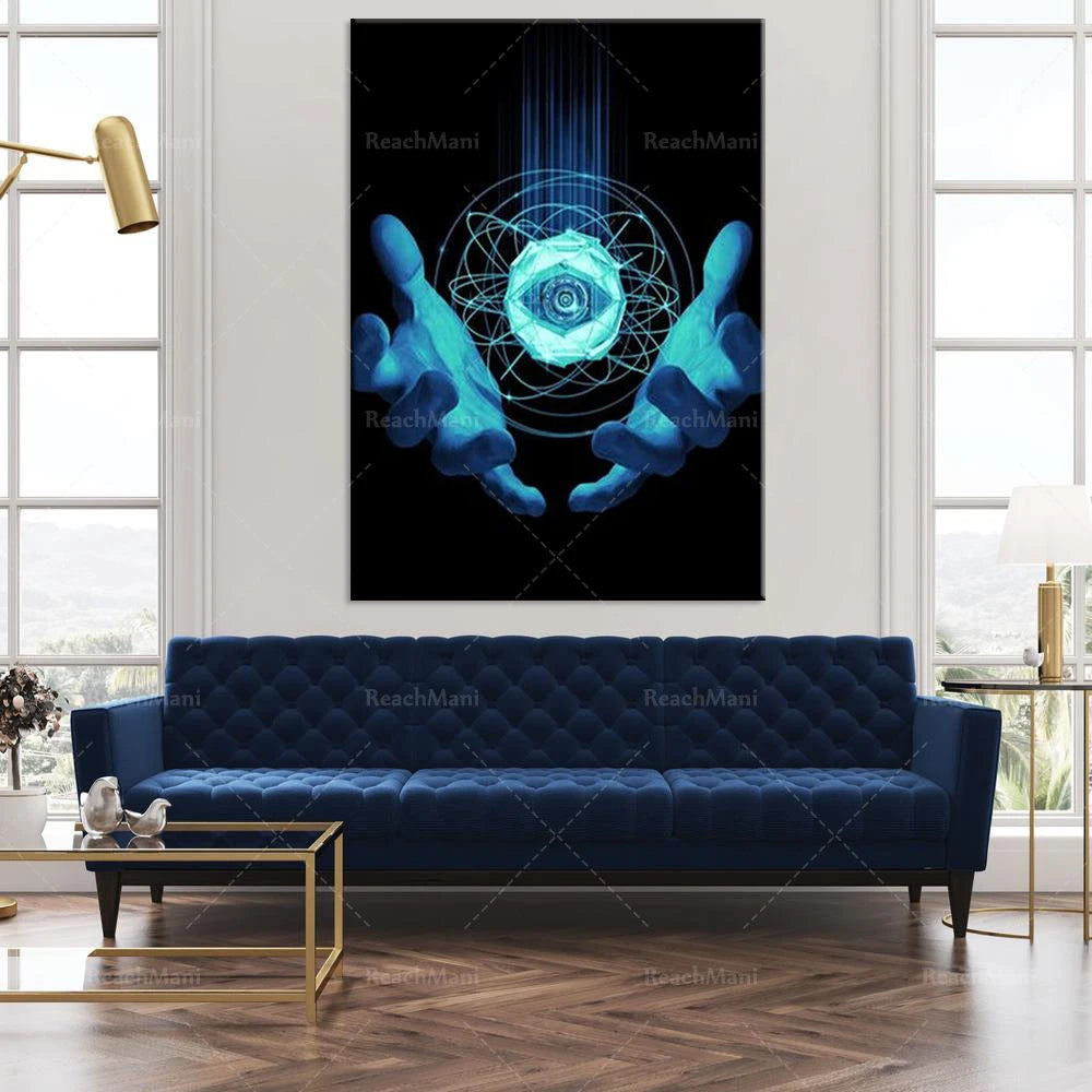 L'image présente une œuvre d'art abstraite avec des formes géométriques, des lignes bleues et un motif central lumineux, suspendu entre deux mains. Cette composition étonnante crée une atmosphère mystique et méditative dans la pièce.