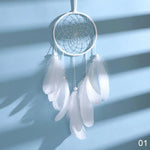 attrape rêves traditionnel plumes bois blanc rose violet bleuclair fil suspension