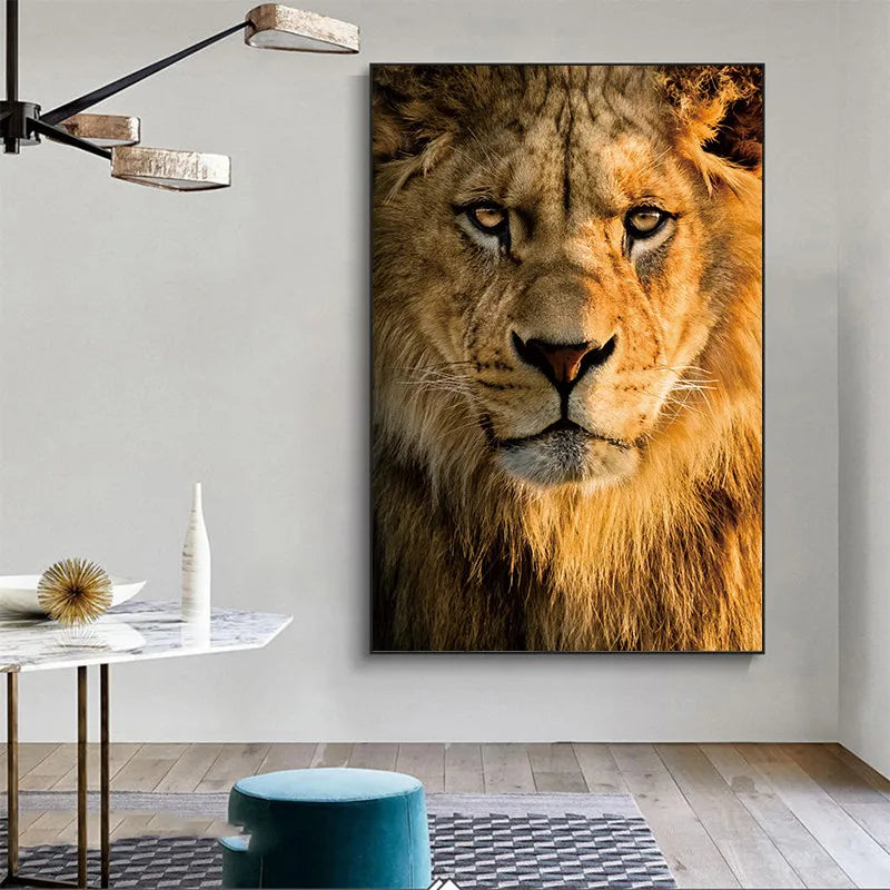 Le gros plan saisissant d'un majestueux lion avec sa crinière impressionnante et son regard perçant, capturé dans une image de haute qualité, qui souligne la beauté et la puissance de ce roi des animaux.