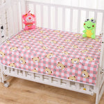 drap lit bébé multicolore voitures animaux imprimé bleu blanc coeurs étoiles lunes jaune