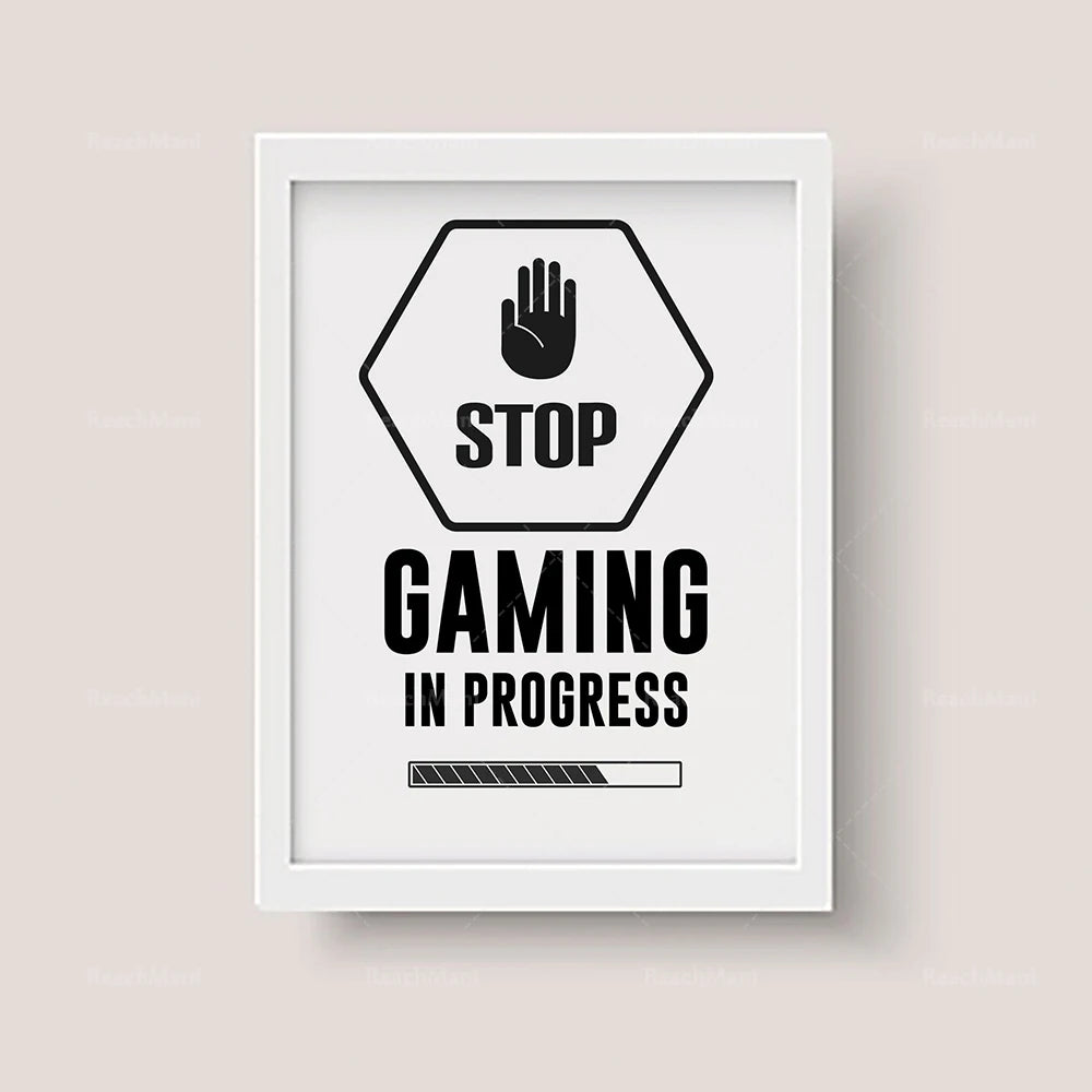 Affiche indiquant "Stop Gaming in Progress" avec un panneau de signalisation et un symbole de main, sur fond blanc encadré.