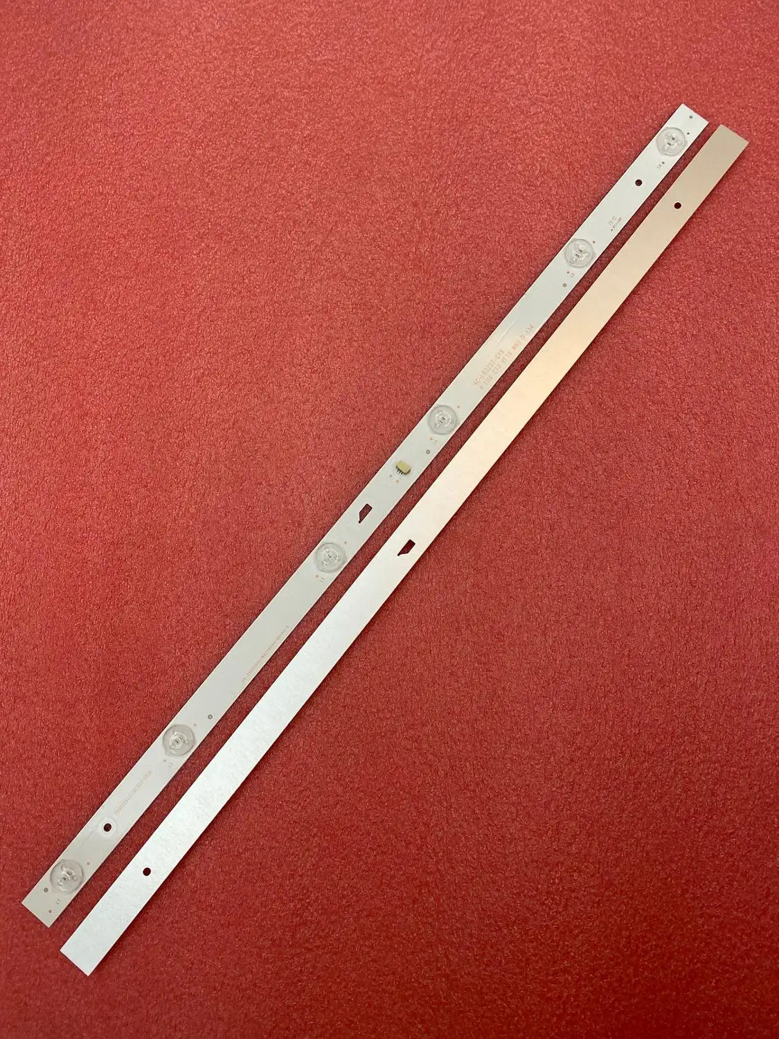 plaques métal blanc lisses industrielle perforations chambre led bande smd