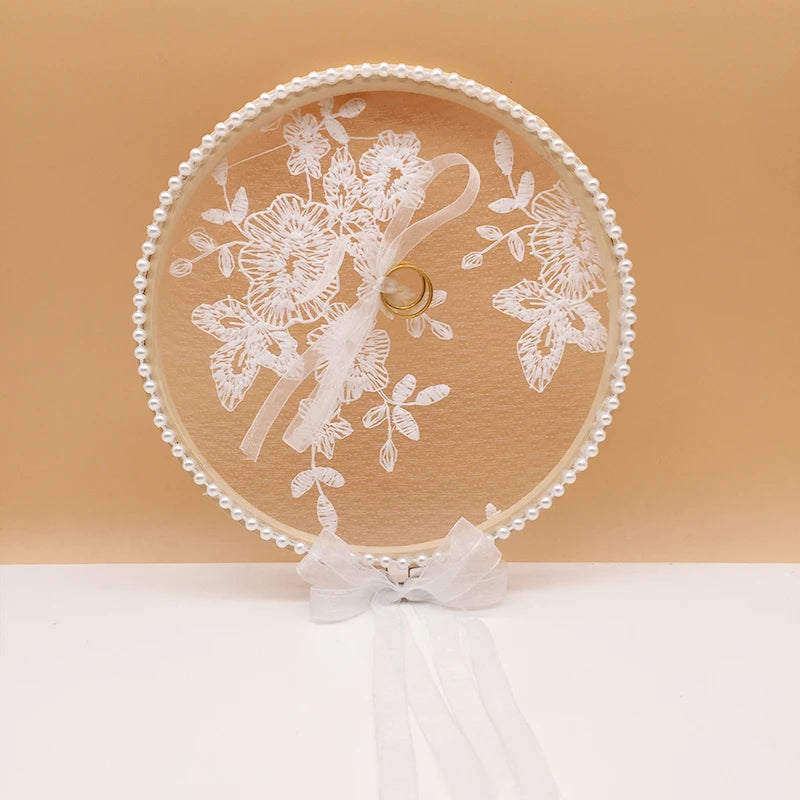 anneau mariage boîte dentelle fleurs blanc présentoir bijoux classique or blanc emballage