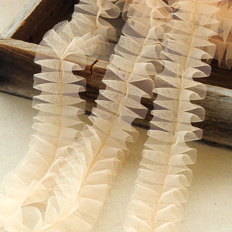 ruban tulle dentelle franges semi transparent rose clair rouge decoration tissu maille ecologique