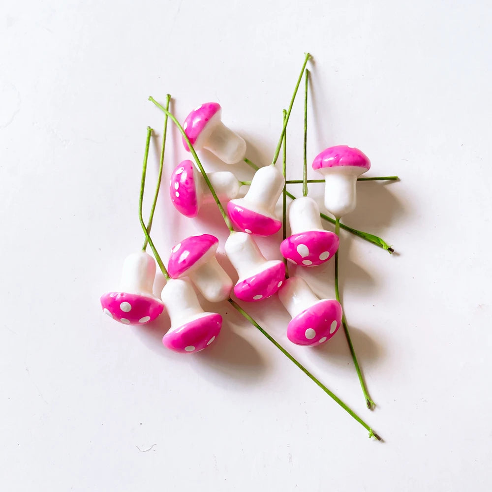 champignons artificiels blancs rouges roses bleus verts taches blanches décoration noël scrapbooking