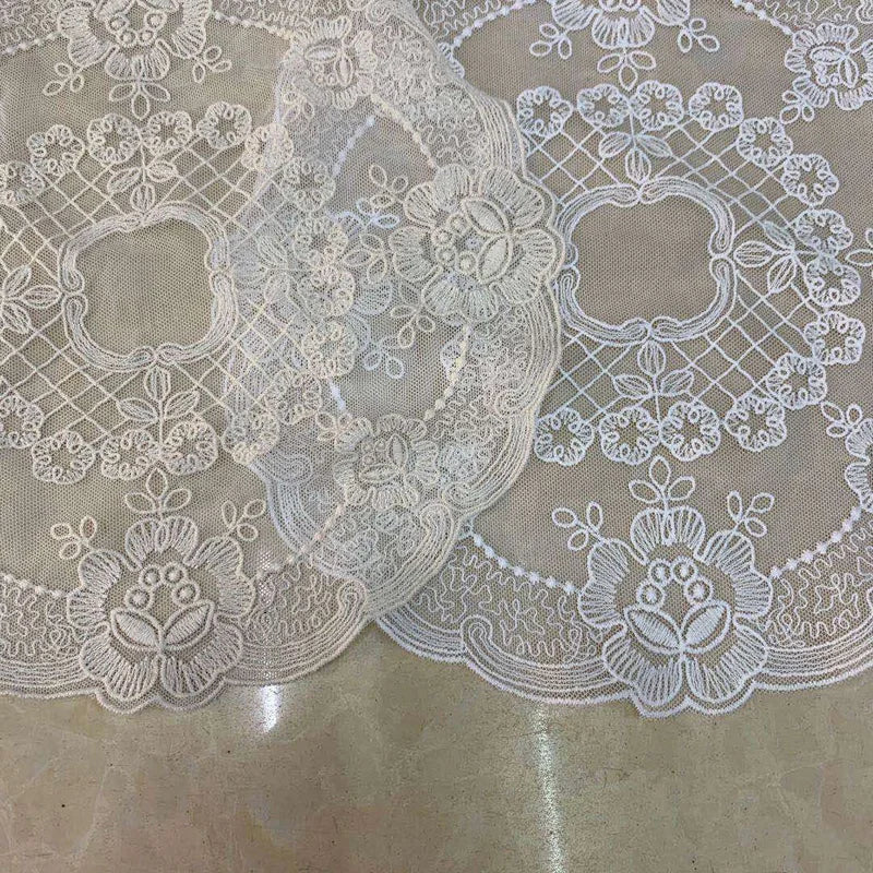 Napperon brodé dentelle française rond rouge 27 cm