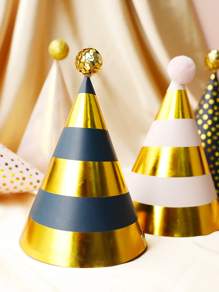 chapeaux fête anniversaire or bleu marine rayures pois dorés happy birthday moderne festif