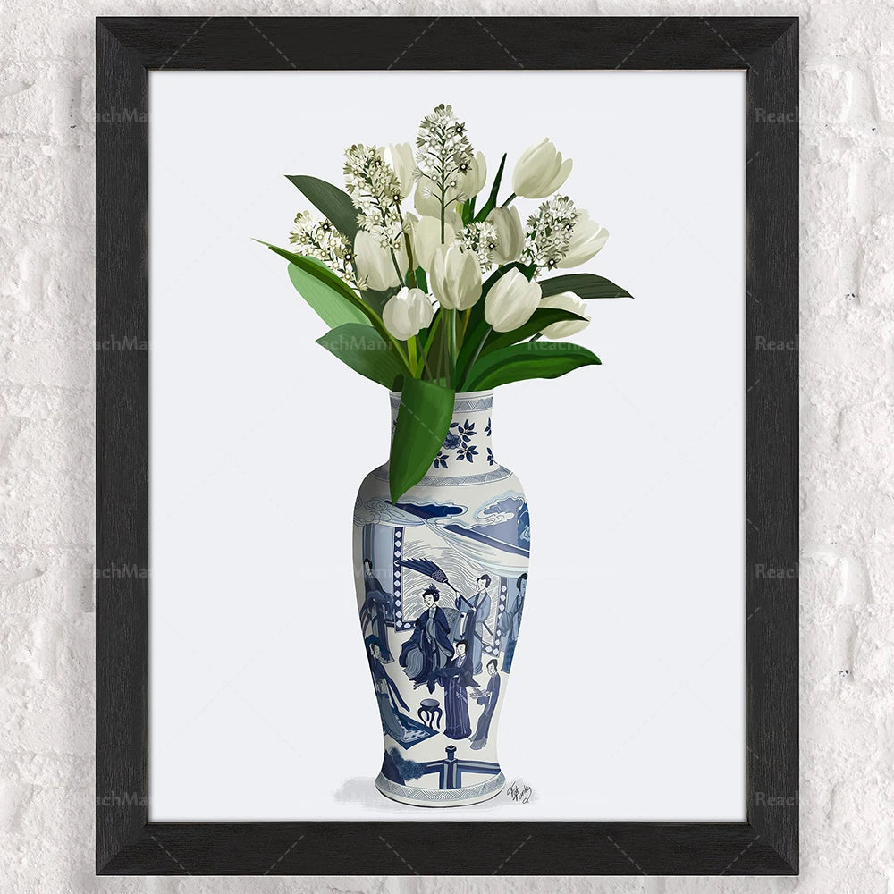 Un vase peint à l'ancienne rempli de tulipes et de fleurs blanches, créant une composition raffinée et élégante.
